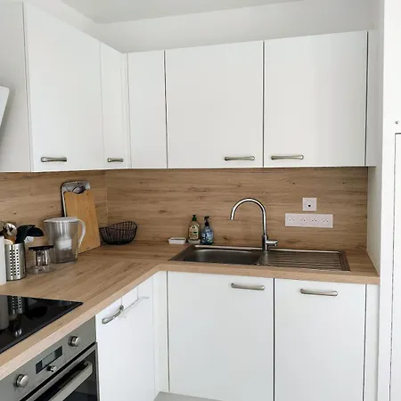 Neuf, Calme Et Ensoleille Apartment